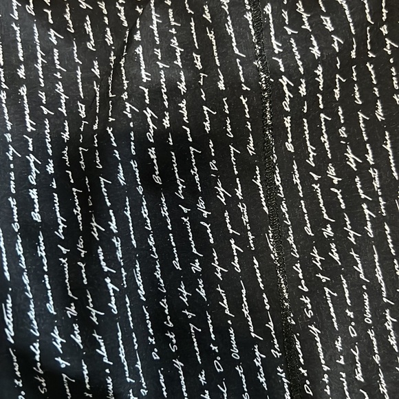 EUC RARE Lululemon speed shorts 2.5 - Picture 3 of 3